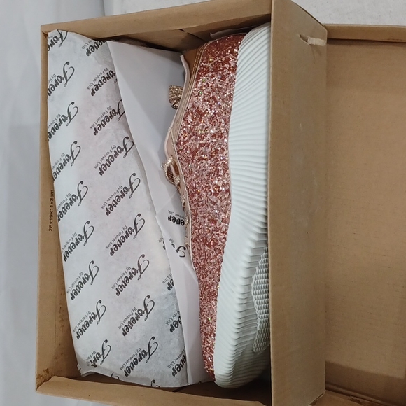 NIB Limited Forever Rose Gold Tennis Shoes 6.5 - Picture 2 of 7